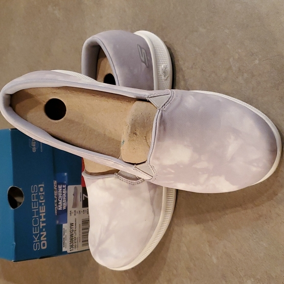 Skechers Shoes - SKECHERS  Slip On Shoes Goga Mat Insoles Grey & White Tie Dye Size 7 Wide